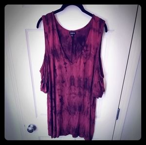 Burgundy tie-dye cold shoulder t-shirt